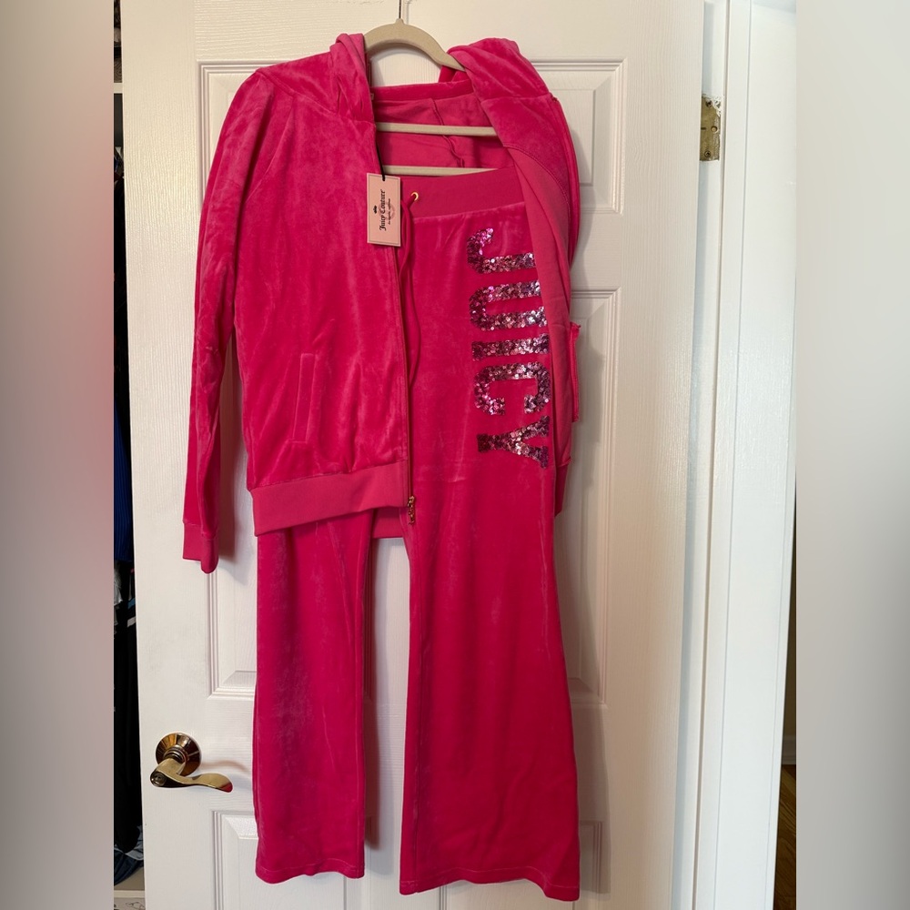 Gorgeous velour tracksuit by Juicy couture newton size large